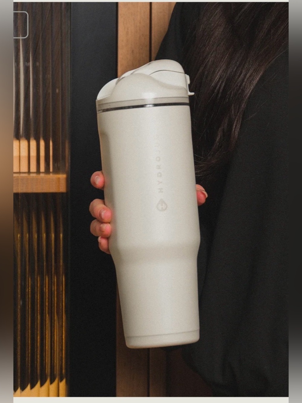 Hydrojug Insulated Water Bottle - 32 oz, Dune or Linen, great condition, see pic - Picture 10 of 14